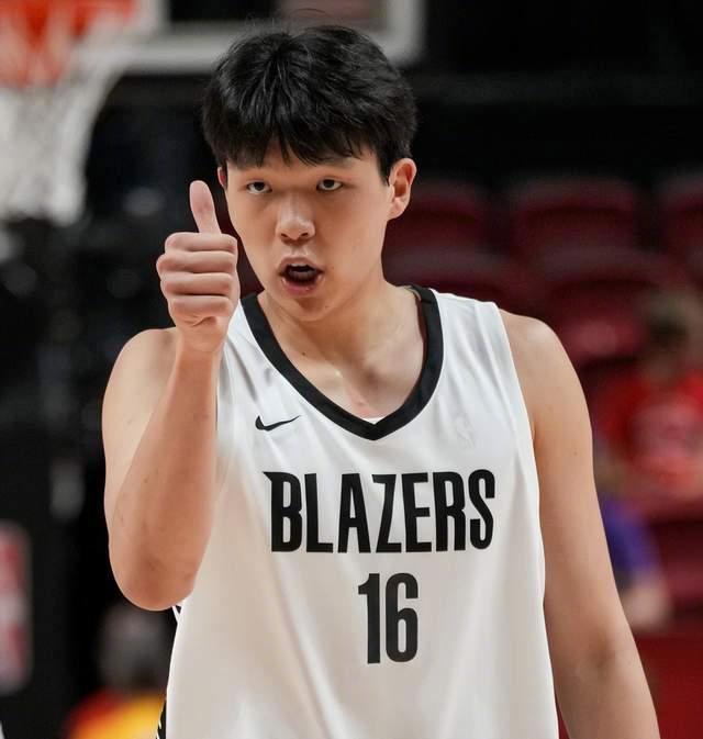 这个夏天，中国篮球算是百花齐放了！多名球员在留洋方面好消息不断，多希望中国足球也