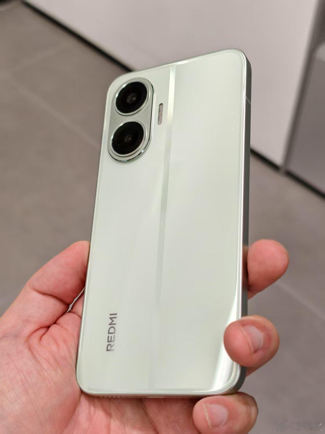 直观说下红米turbo4pro使用感受1.红米的屏幕是华星光电M9材料的6.8