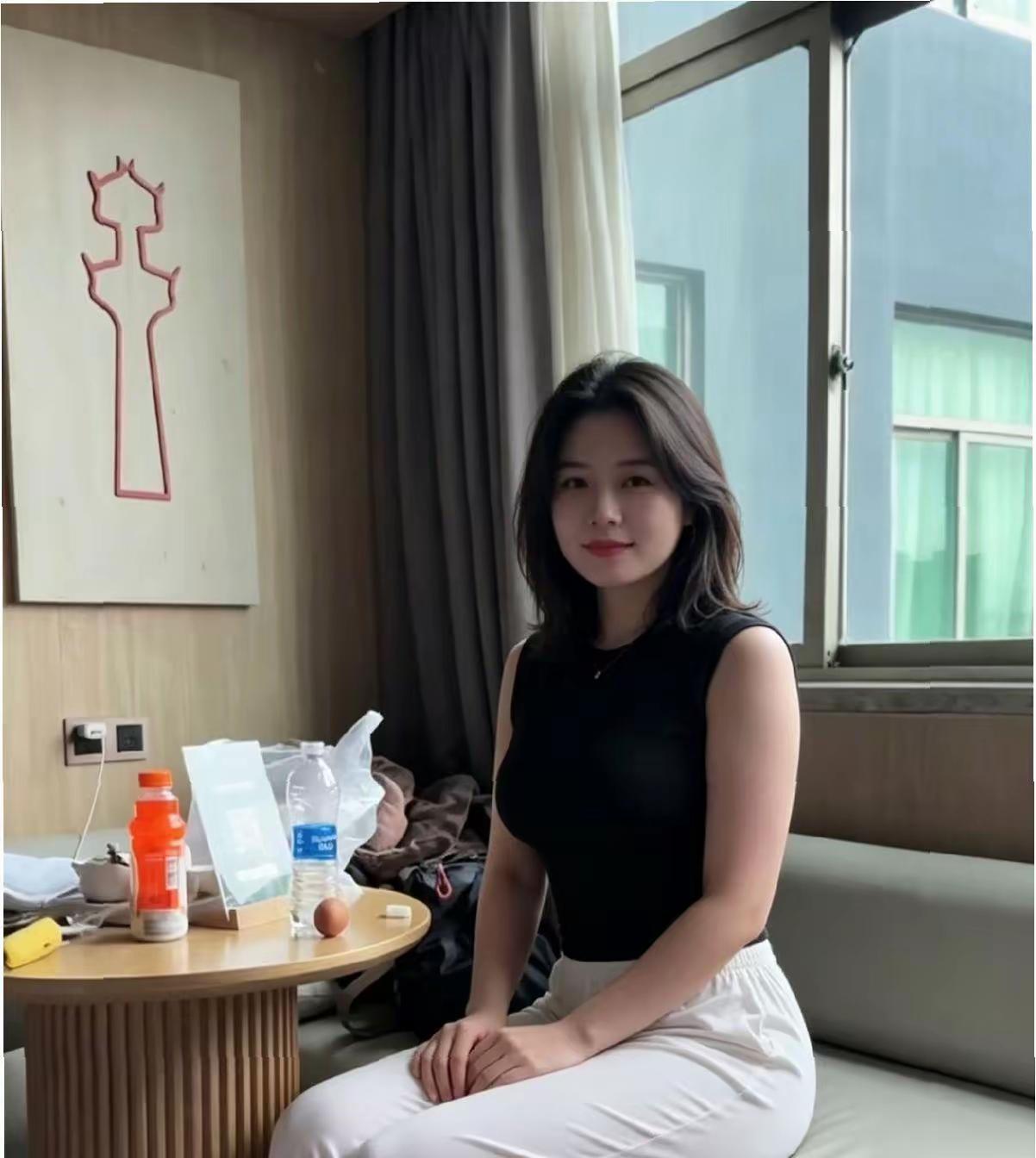 什么样的女人,最有魅力?自然而然的，优雅气质，健美性感身材，面容姣好，笑容甜美，