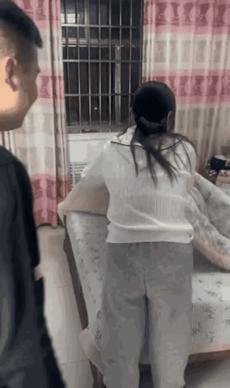 网友：小哥哥，你可以不回来，但是不能突然回来。