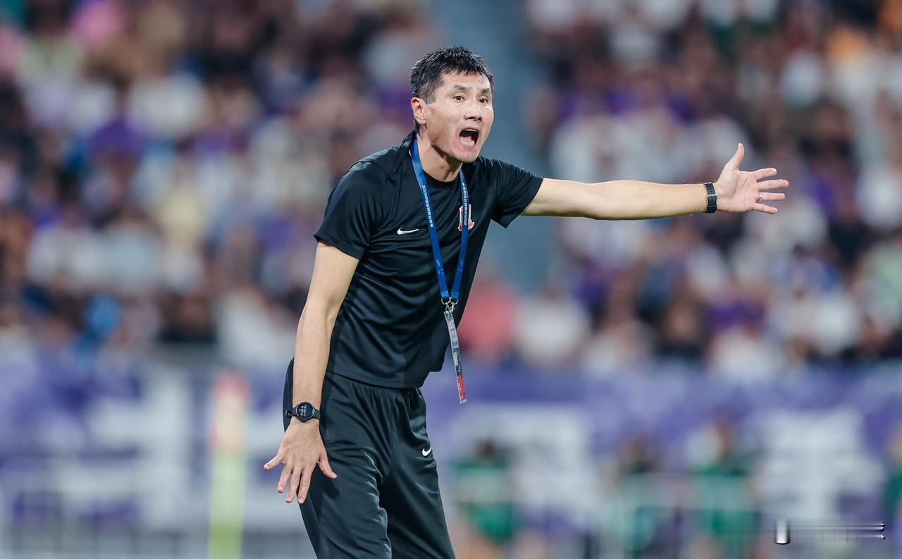 2025年11月2日，据知名媒体人丰臻与《足球报》最新报道，本土教练执教国足的可