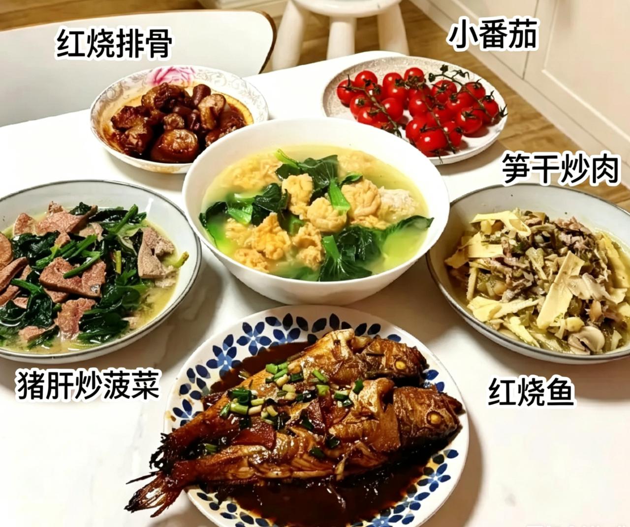 五一假期大家都忙着出门游玩，我约姐姐一起出去转转，她却拒绝了，说不想去人挤人饿地