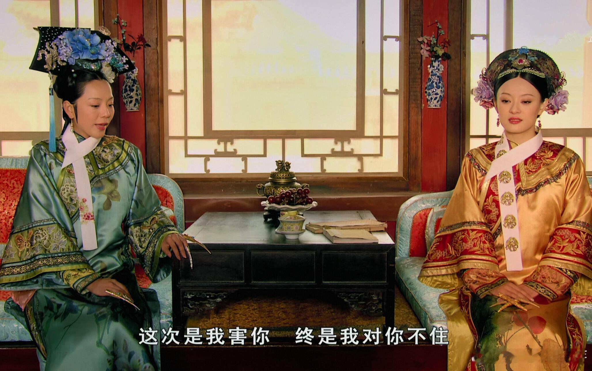 在《甄嬛传》里，当甄嬛发觉是敬妃告发苏培盛与槿汐的私情时，敬妃的反应令人印象深刻