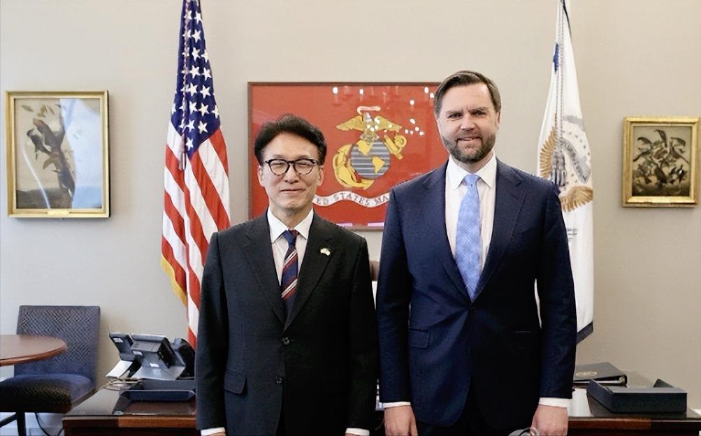 韩国的3370万人的个人信息说漏就漏，差不多一半韩国人被扒得底朝天，而始作俑者就