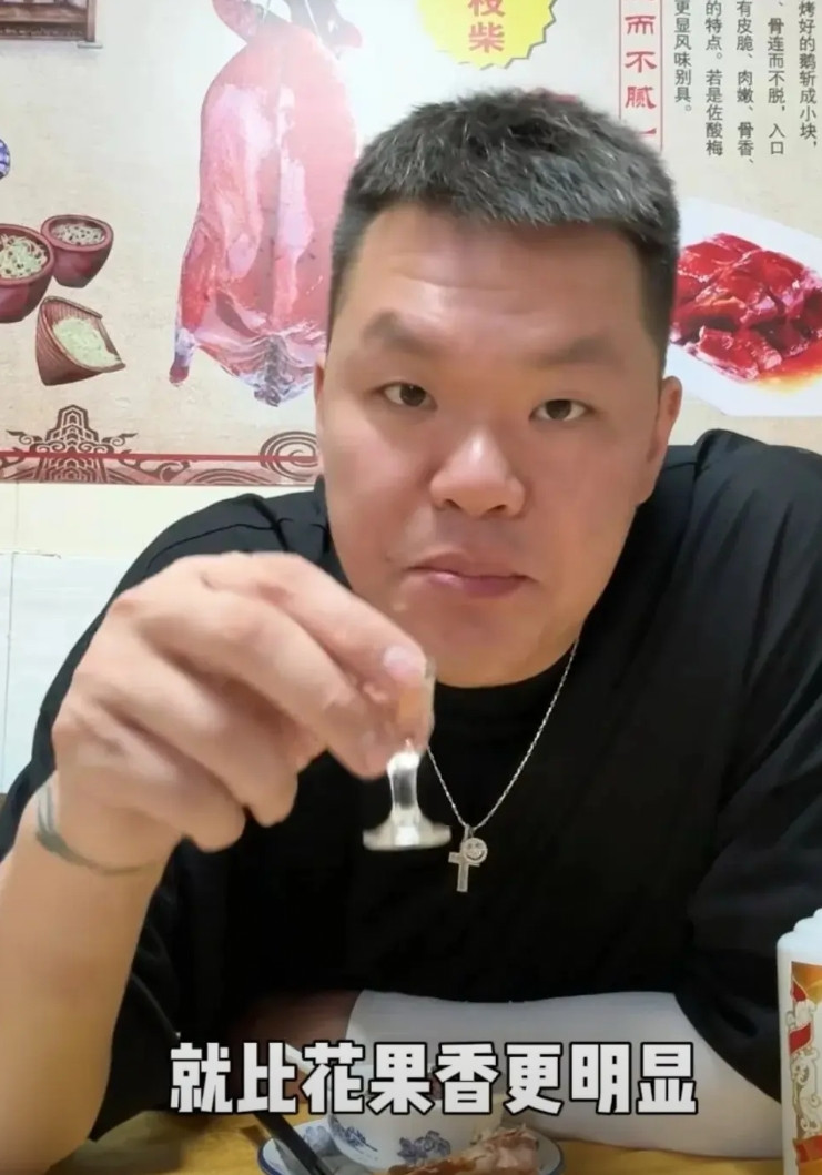 朱芳雨依然持续更新吃播生涯，开启自己另一段传奇，但不少评论问徐杰，感觉他是相信徐