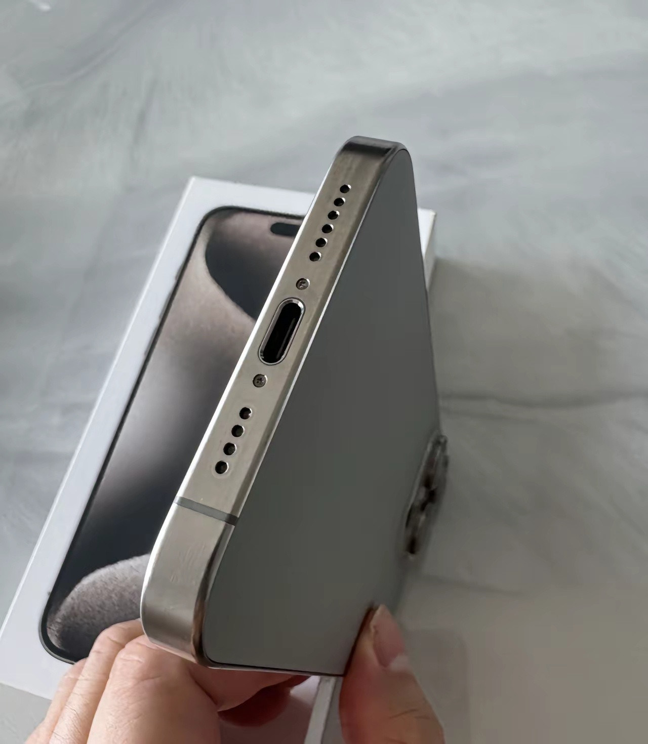 苹果真是失算了呀，瞧瞧这台iPhone15ProMax256G的钛金属原色款