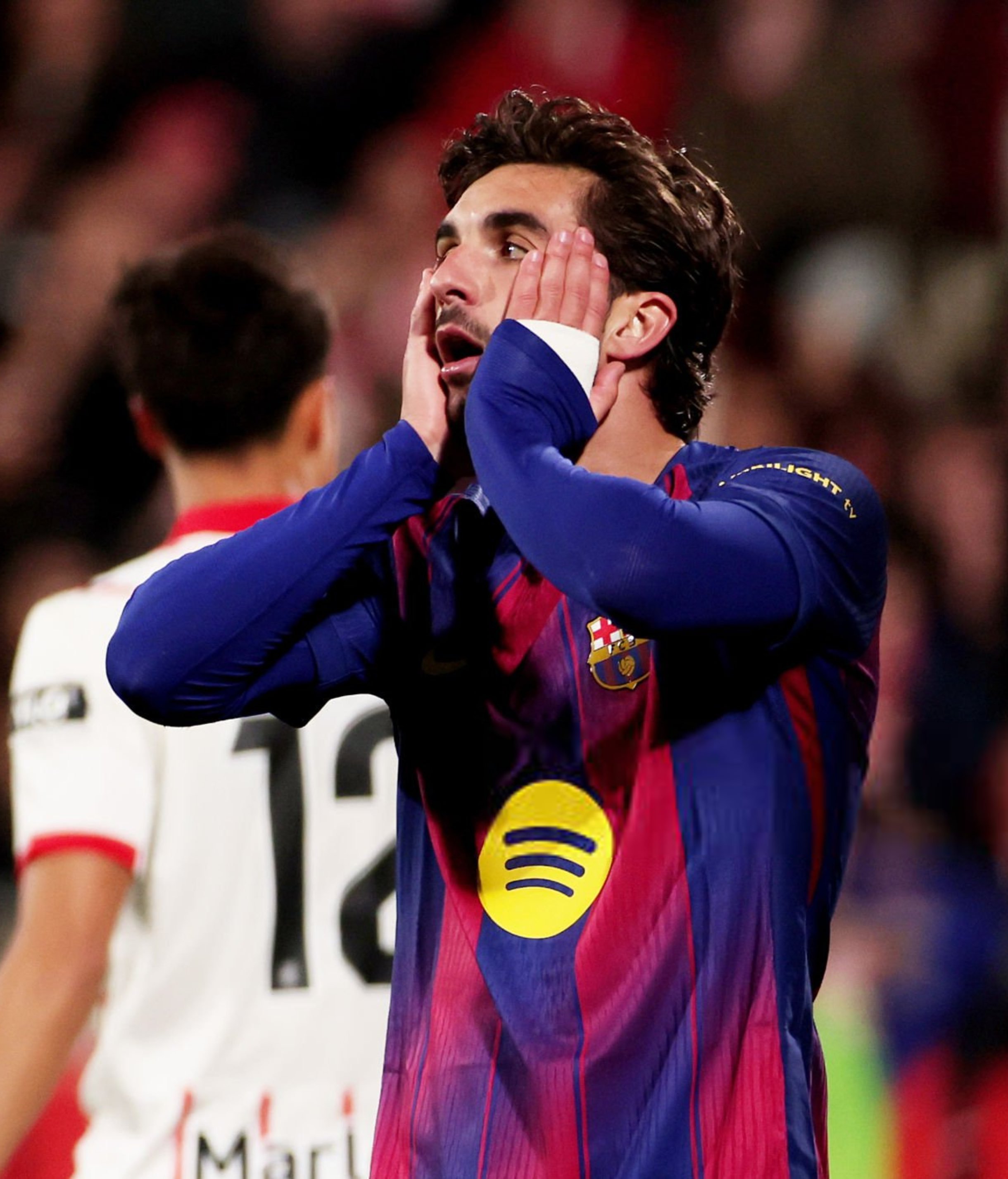 阿斯报：当德容找不到让他感到安心的队友时，他的表现就会大幅下降。费兰-托雷斯那