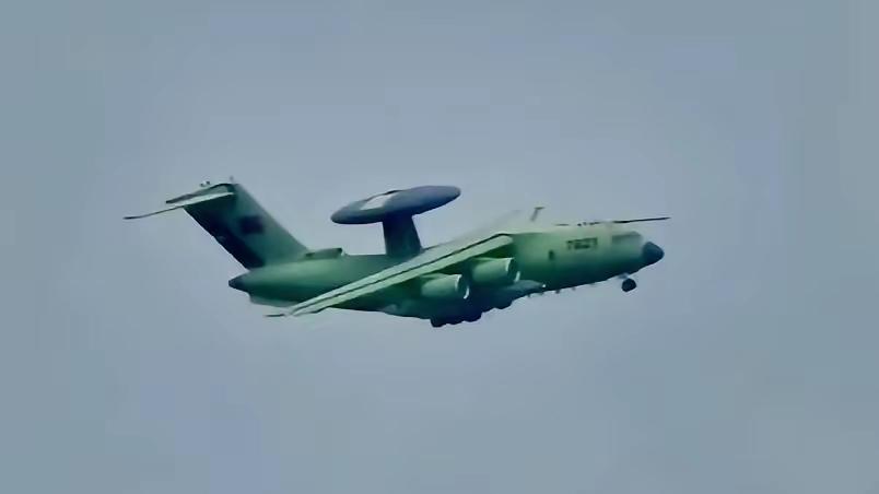 空警-3000预警机近期试飞照，如果说空警-500是“小平台，大预警”，那么空警