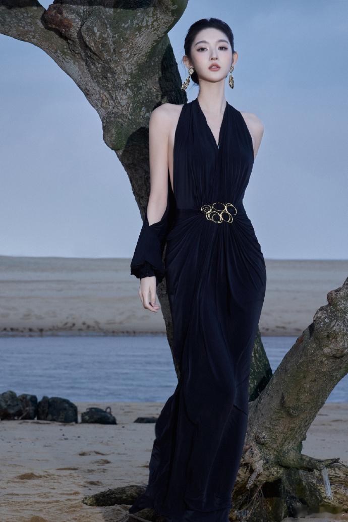 王玉雯妈妈级别的出图王玉雯黑绸绕白玉真的是美到了我的心巴上了呀，完全是妈妈级别