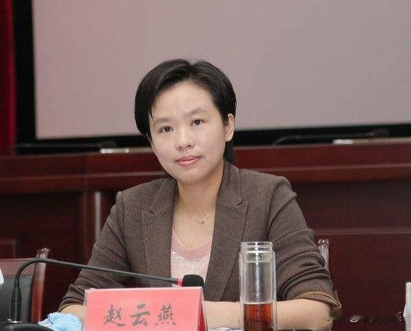 赵云燕，1975年出生，江苏泰兴人，曾任泰州海陵区委常委、宣传部部长，泰州市食药