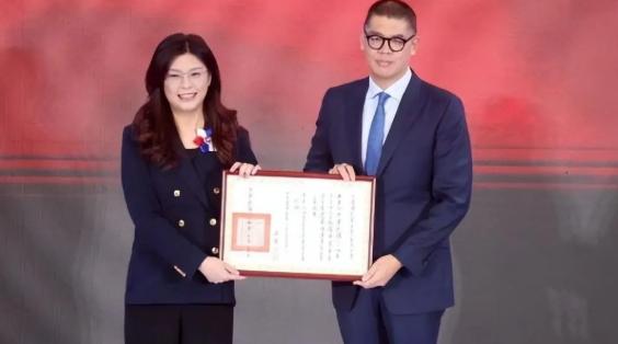 郑丽文妄图用舆论施压让中国大陆承诺放弃梧桐台湾，这是彻底摊牌不装了？前几天，她针