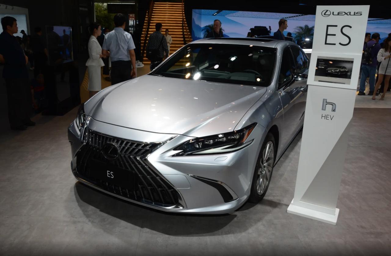 刚刚，雷克萨斯公布了2025年在中国的新车销量，是进口豪华汽车品牌中唯一实现正增