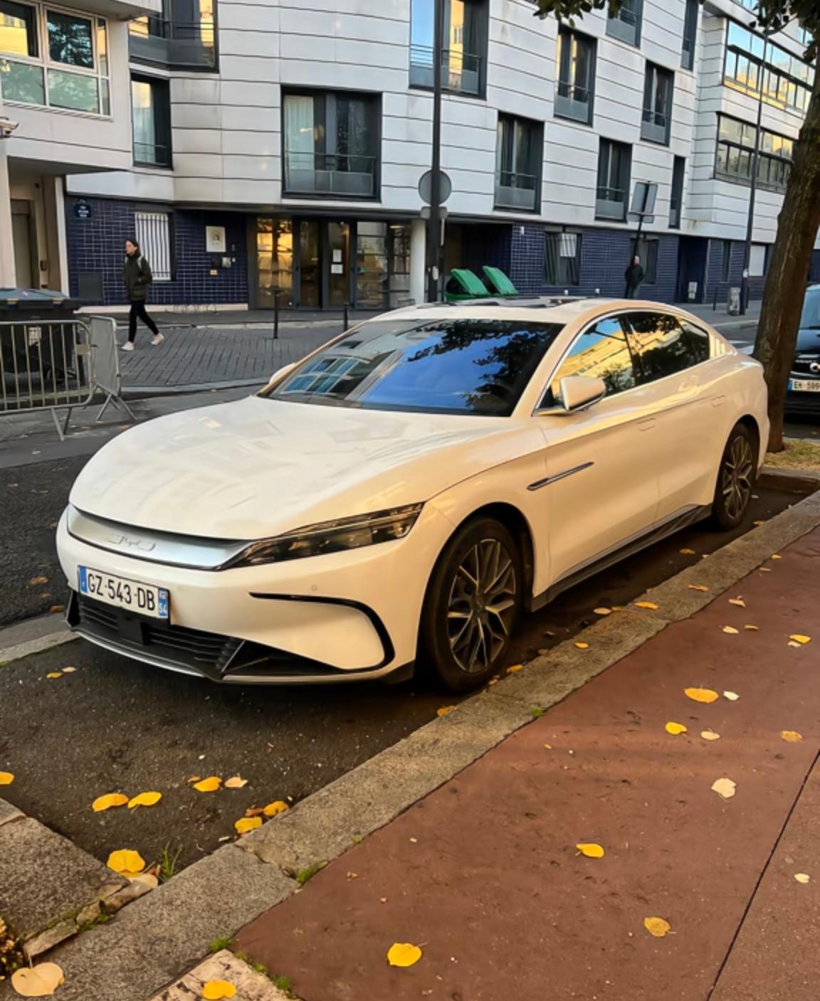 前段时间和欧洲分部的同事开视频会，聊到日常通勤，我随口提了一句自己开比亚迪，没想