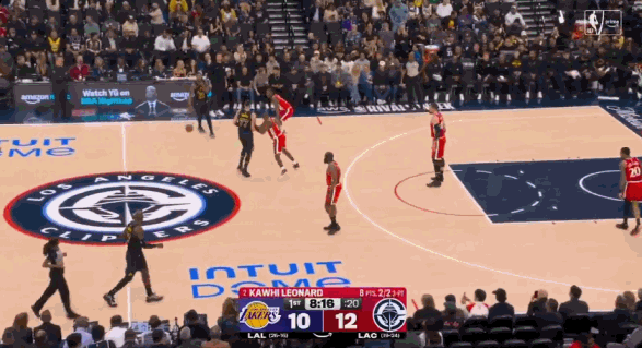 小卡砸球怒骂祖巴茨：你就杵那啥也不干！（YOUNOTDOINGSH*T）