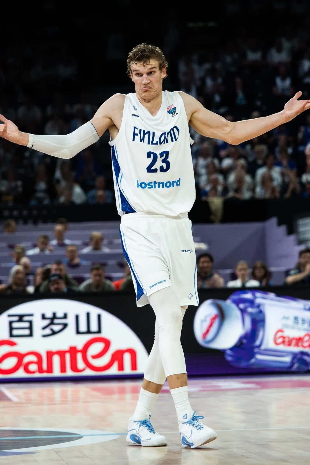 太炸裂了！马尔卡宁绝对是FIBA大杀器！！！[惊恐]——G1，32分钟，15中7