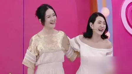 这俩主持人，总被大家拉出来掰扯谁更行。早年都靠搞笑耍宝圈粉，身边都有顶级搭档