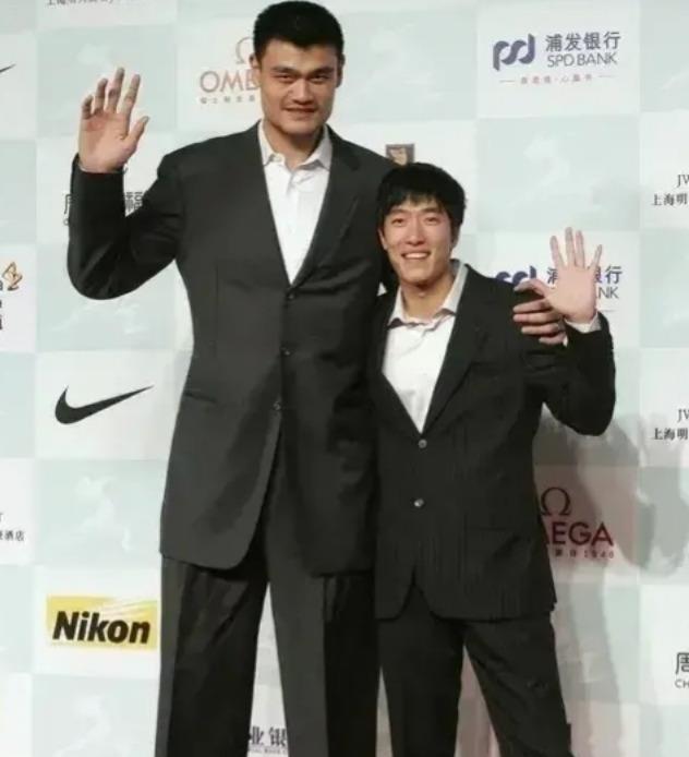 有一次，姚明把自己的豪宅960万卖给了刘翔，豪宅内无数娱乐设施，未曾想，刘翔却表