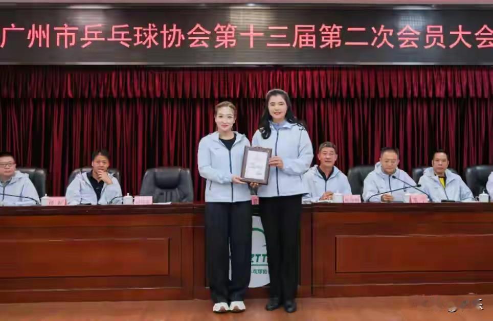 一北一南齐发力，刘诗雯当会长，王楠任主教练2月13日，刘诗雯当选广州市乒乓球协