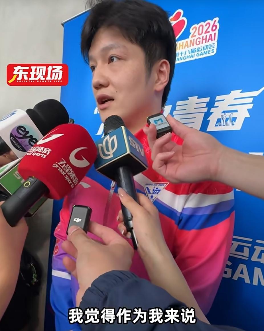 小胖出现在上海市第十八届运动会开幕式现场
