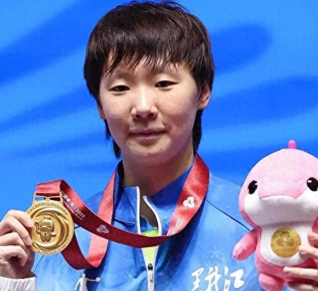 全运会女单卫冕之路引热议，张继科直播撑腰，孙颖莎关键分失误成焦点。最近全运会乒