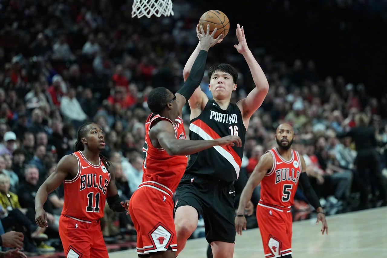 看到个消息，说是开拓者主帅斯普利特不满杨瀚森的表现，指出以下几点:​1、杨瀚