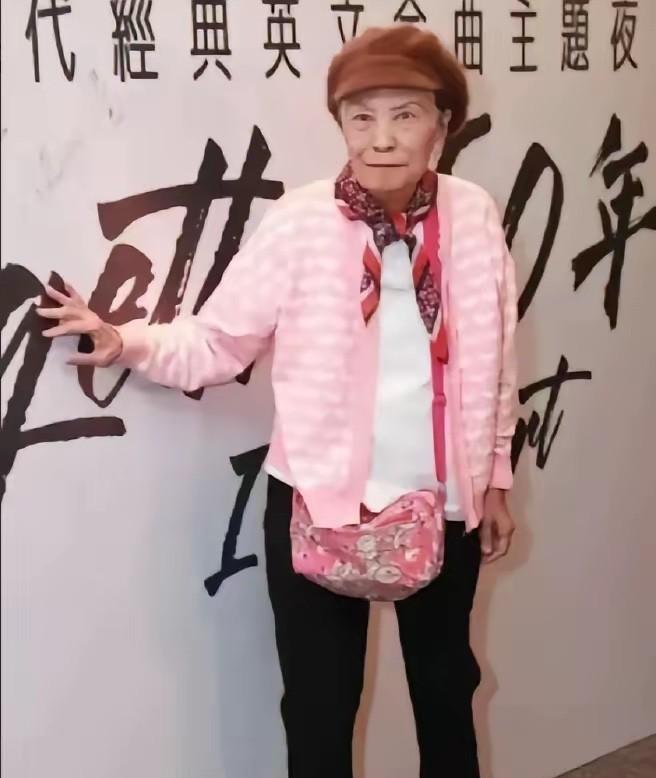 香港那个演了一辈子“丑妇”的阿婆，把自己“清零”了。你没看错。87岁的余慕莲，