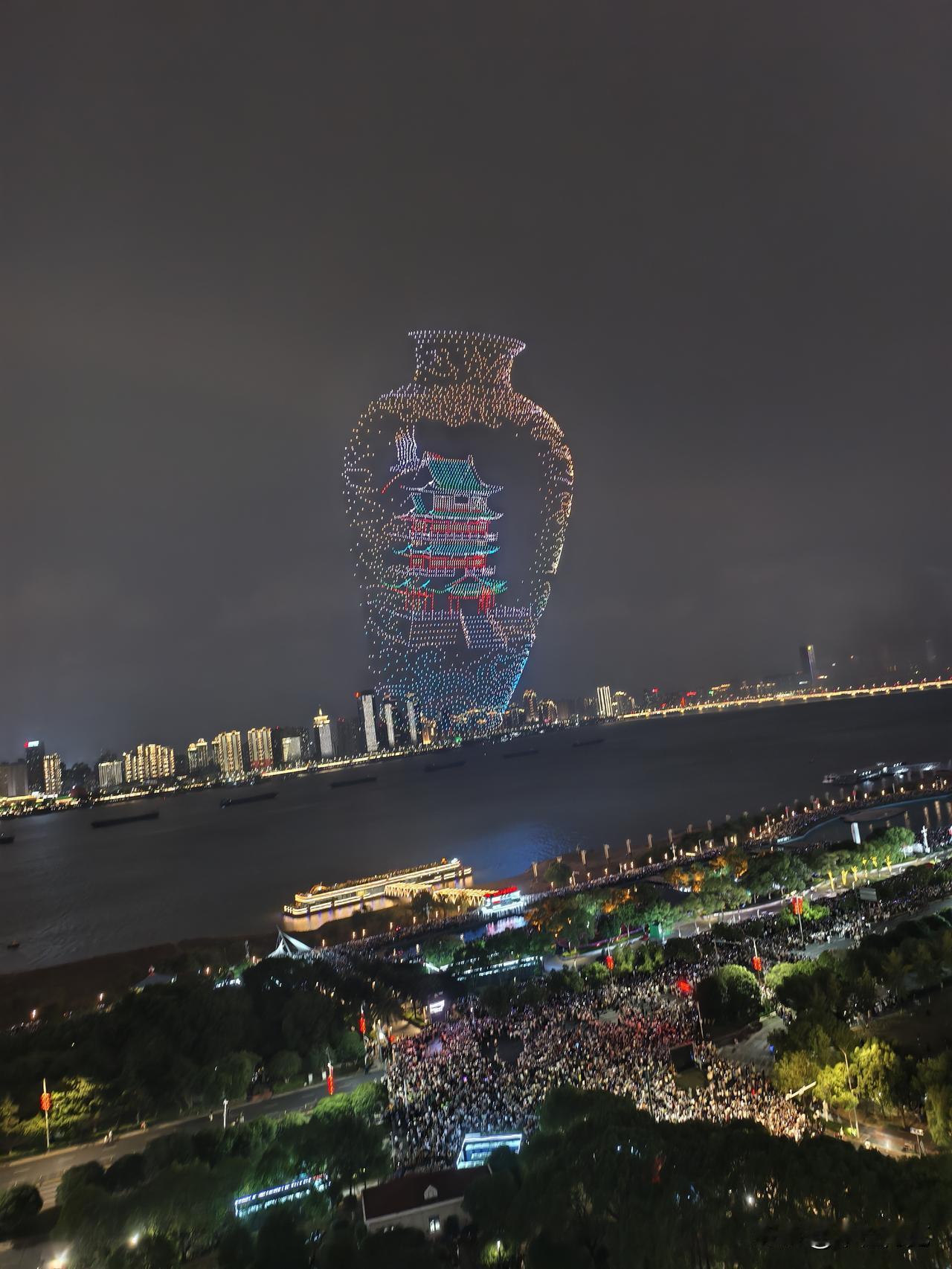 尽量不要在单位做的10件事第1条、考勤别留把柄。第2条、交活别太快，留点缓