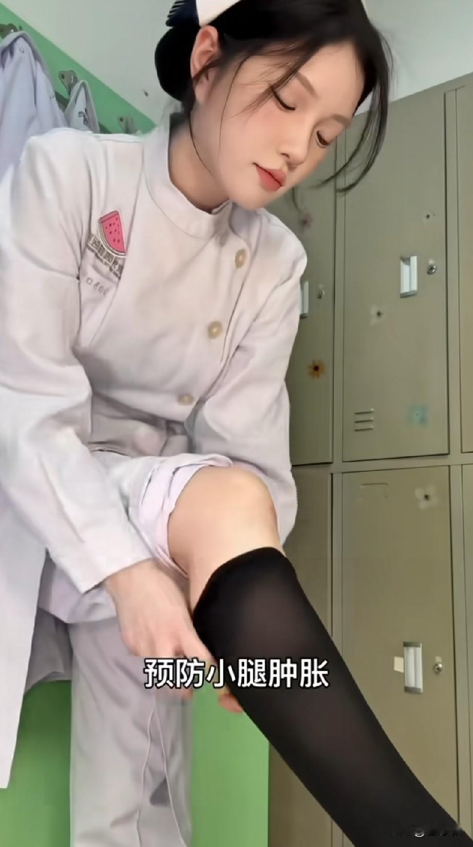 在医院挂号的时候碰见的事。一个人挂的号是"8号"，屏幕上叫到7号的时候他站起来，