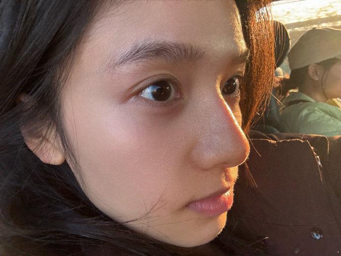 张婧仪妆前素颜状态被妆前原生状态狠狠震撼，头骨优越素颜还这么能打！张婧仪骨相皮