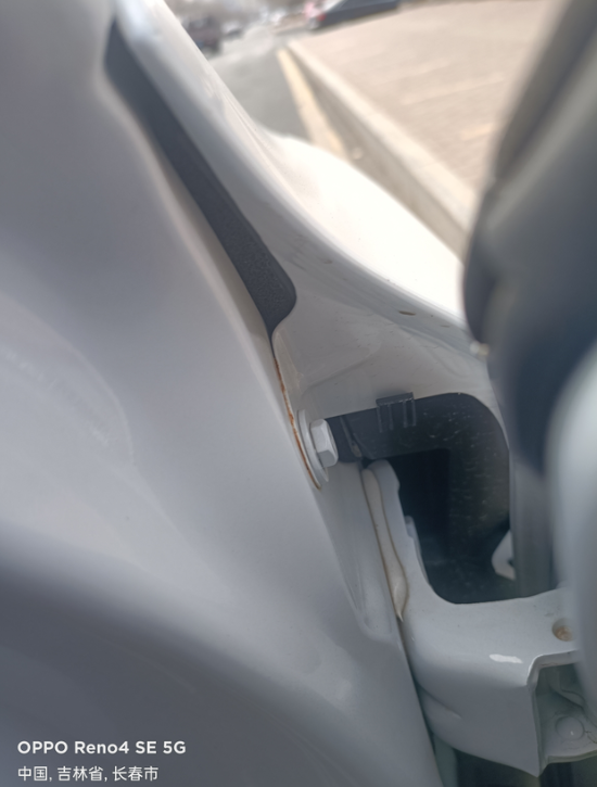 刚买半年就上锈了，去售后说是都这样只能简单弄一下，完了还说我脾气大，遇到这事你们