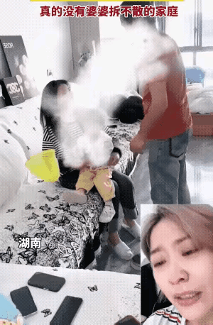 夫妻争执最可怕的从不是吵架，而是婆婆不分青红皂白的拉偏架！男方多次推打坐在沙发