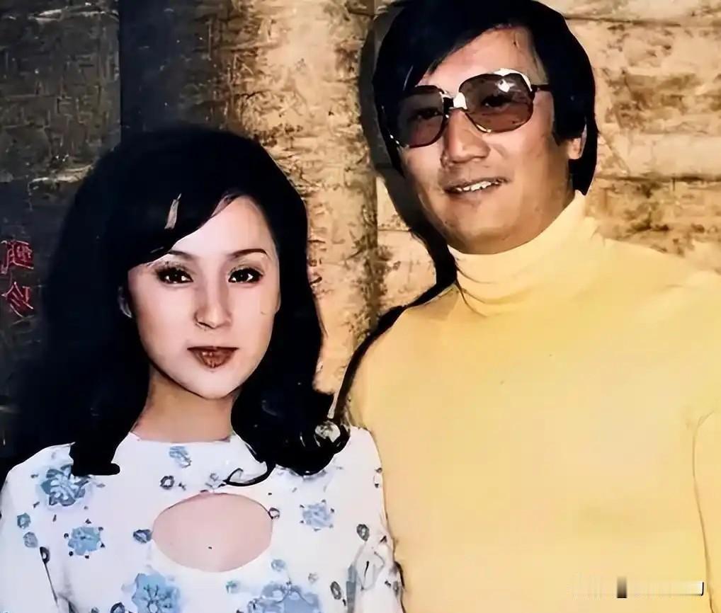 林青霞说，甄珍与谢贤离婚，嫁给刘家昌，一开始就看出她不幸福了。林青霞是甄珍闺蜜，