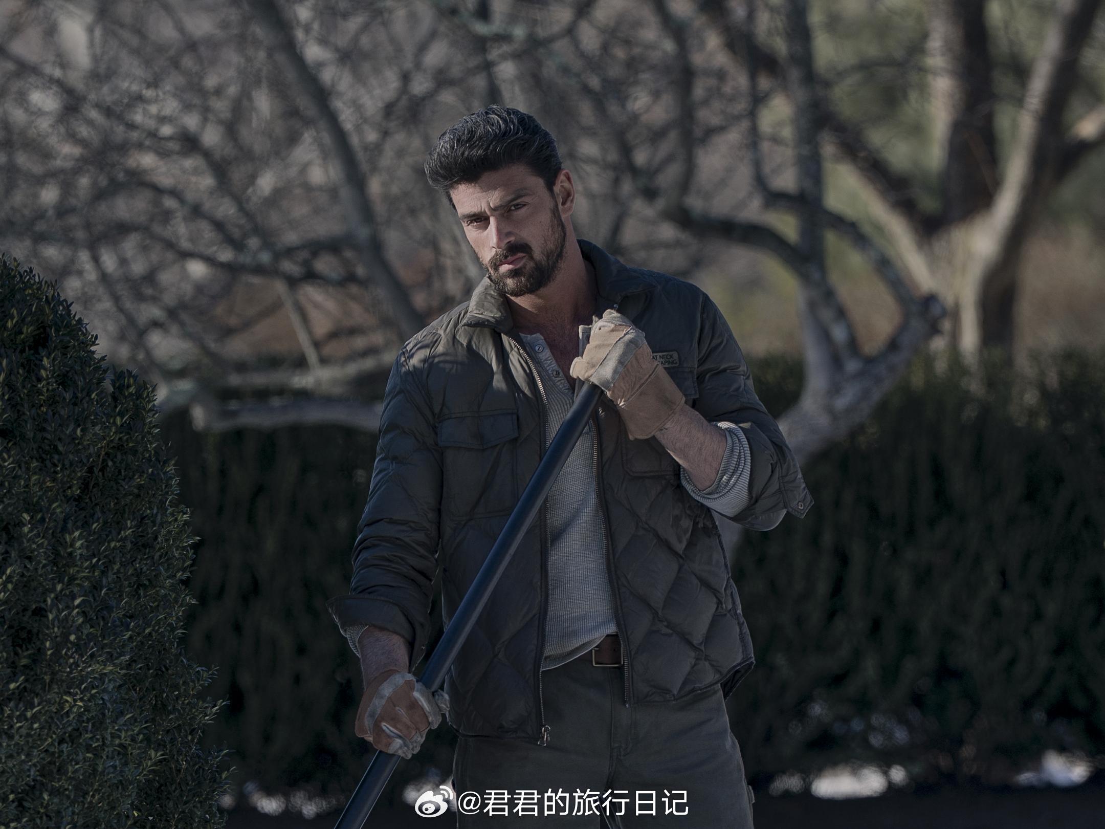 最近看过最喜欢的一部悬疑惊悚片——《家弑服务》。好莱坞这几年很火的悉尼妹和85花