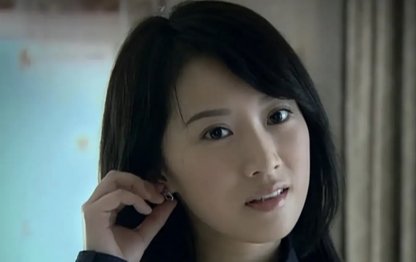 别骂“渣女”了：女人出轨成瘾，不过是掉进了一场“情绪高利贷”在传统的道德审判里，女人出轨往往被贴上“