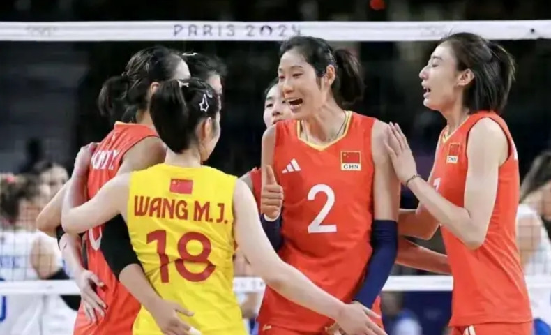 中国女排是一幅好棋，只是下棋的人是个“臭棋篓子”！1.现在中国女排遇强队则输