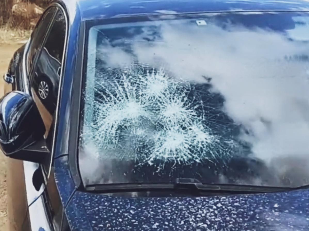 🔥昆明深夜惊现砸车案！14辆车遭黑手，警方紧急介入。1月6日凌晨，昆明滇池国际