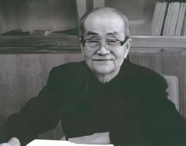 1959年9月，毛主席让郭沫若给自己的诗挑毛病，郭老提了两条建议，结果主席一个都