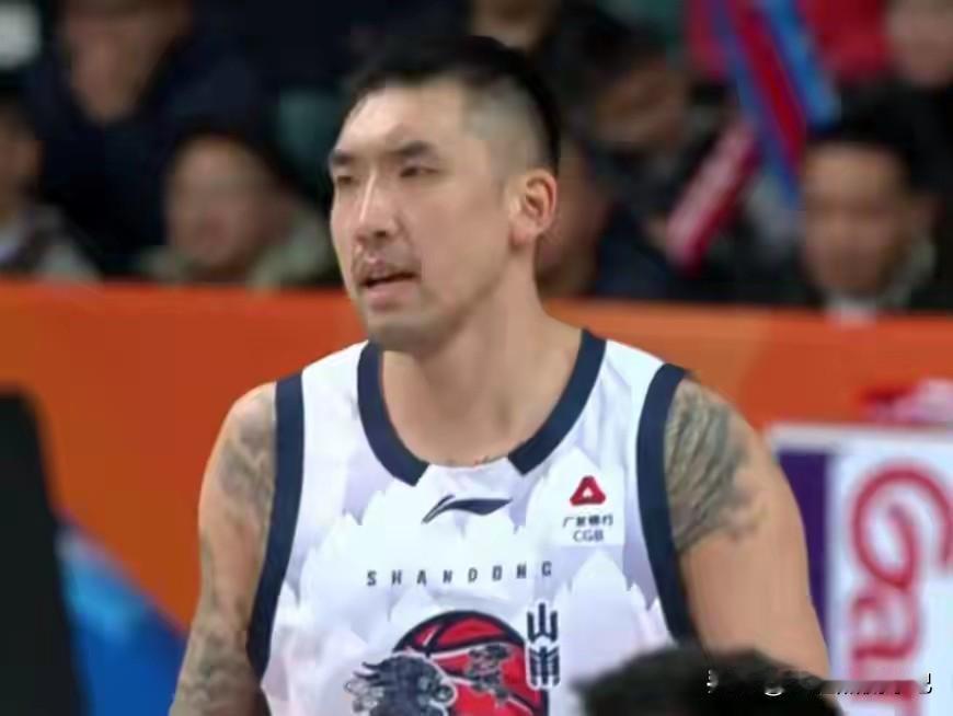 漂亮啊，半场结束山东客场42-37领先北京5分。本来以为高诗岩不在山东打的非常