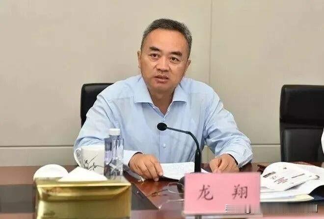 大搞钱色交易！这位拥有数十年纪检工作经验的老同志，判了！8月11日，湖北省荆