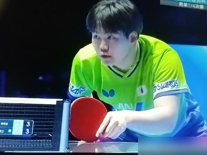 张本智和被彻底“献祭”了。在2026年的全日本赛场上，18岁的松岛辉空连续两