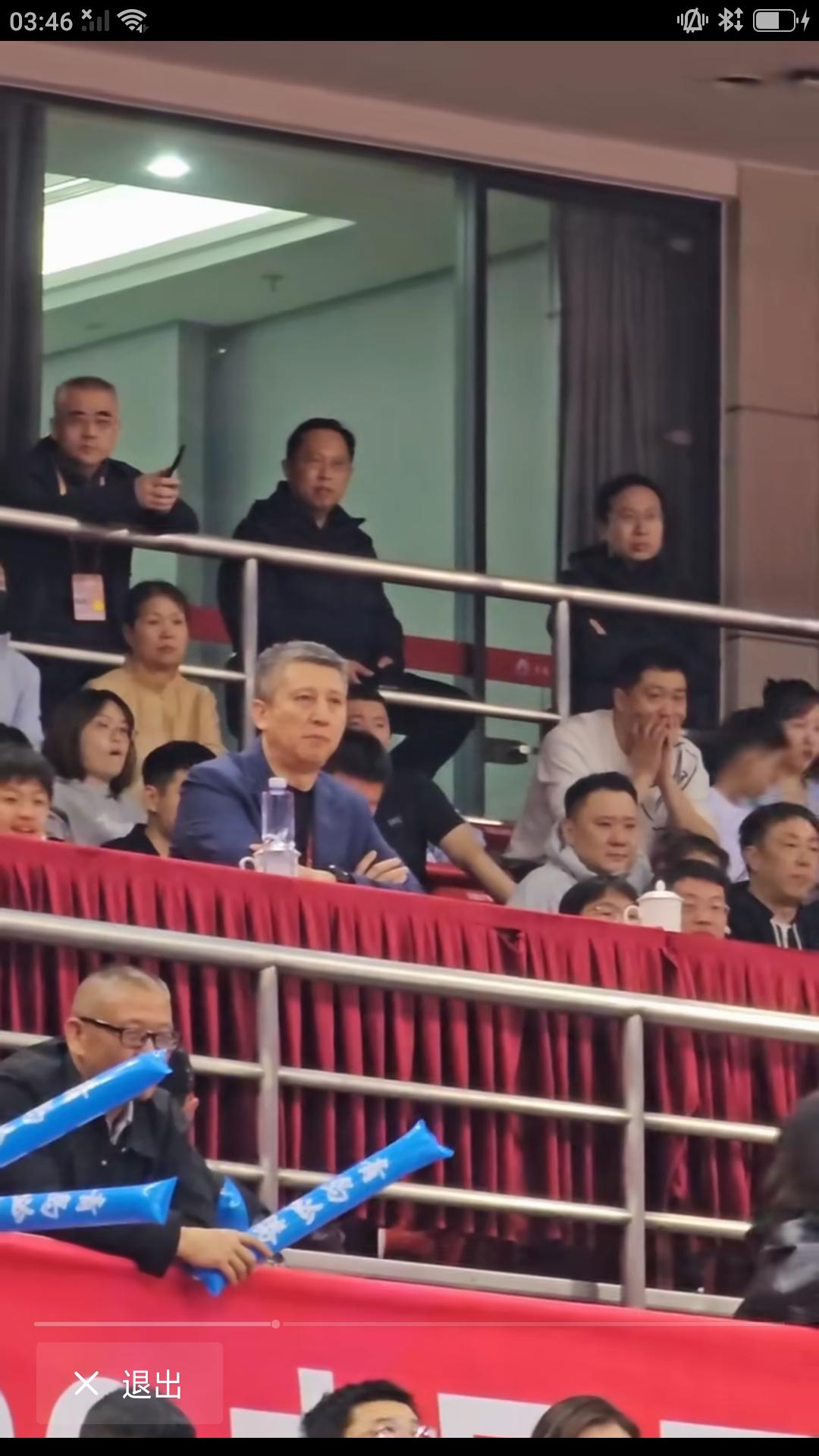 昨晚青岛队主场迎战浙江稠州金租，在比赛现场大家又看到那个熟悉的身影，中国男篮主教