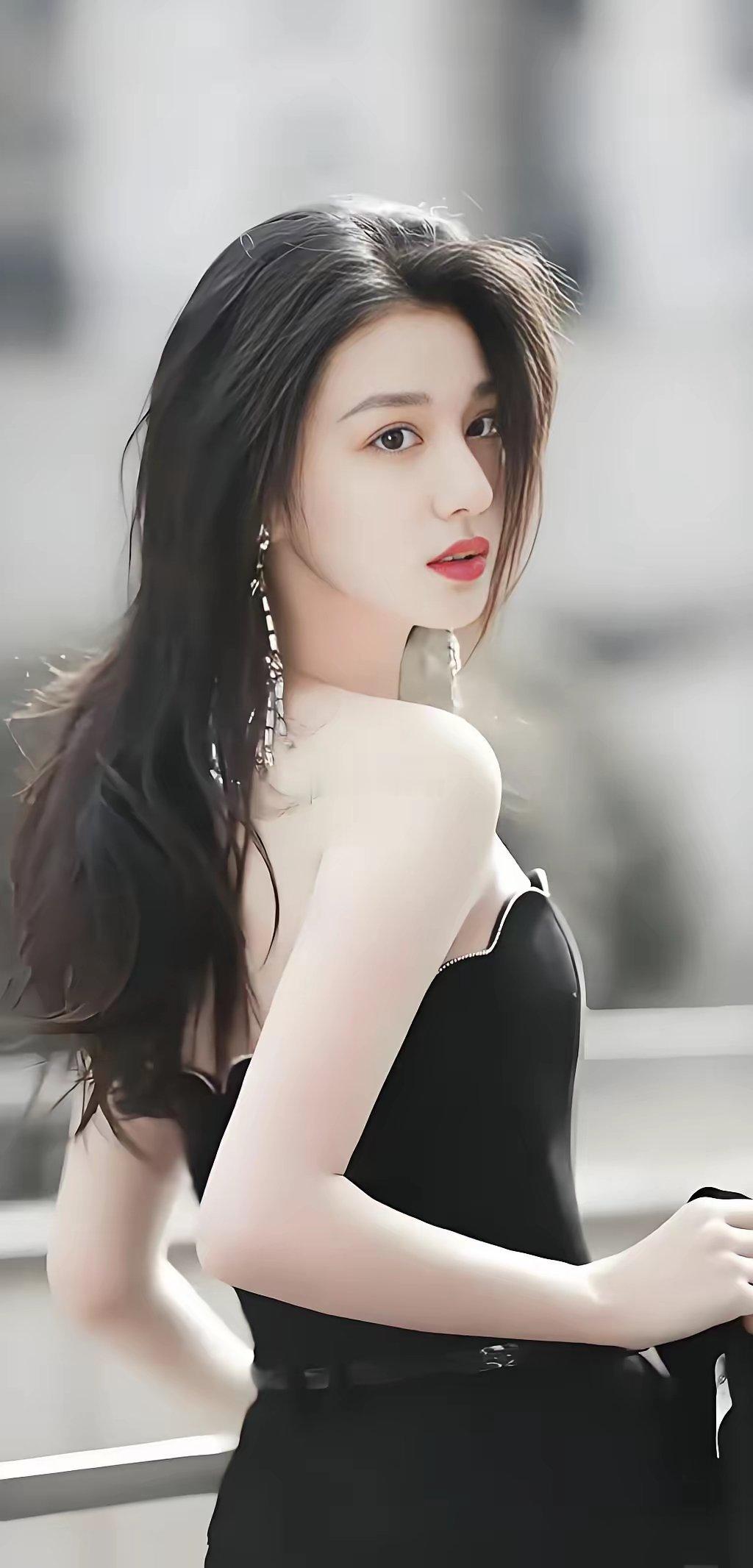 王楚然最害怕的事不是和男演员拍吻戏也不是在尖叫之夜众目睽睽之下提抹胸而是不