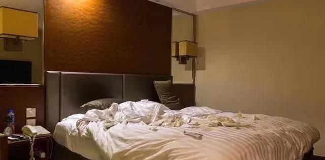 陕西西安，男子诉称，以7400元的价格联系了一名女子担任商业活动主持，支付尾款时