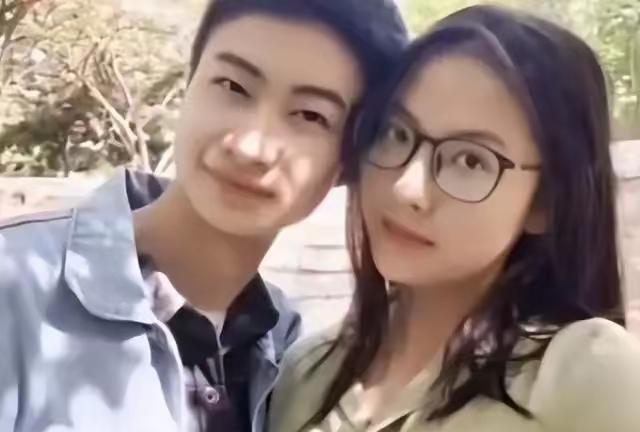 分手传闻炸锅？庞众望百里小雨牵手公益活动照流出，眼神藏不住。全网骂他负心汉，