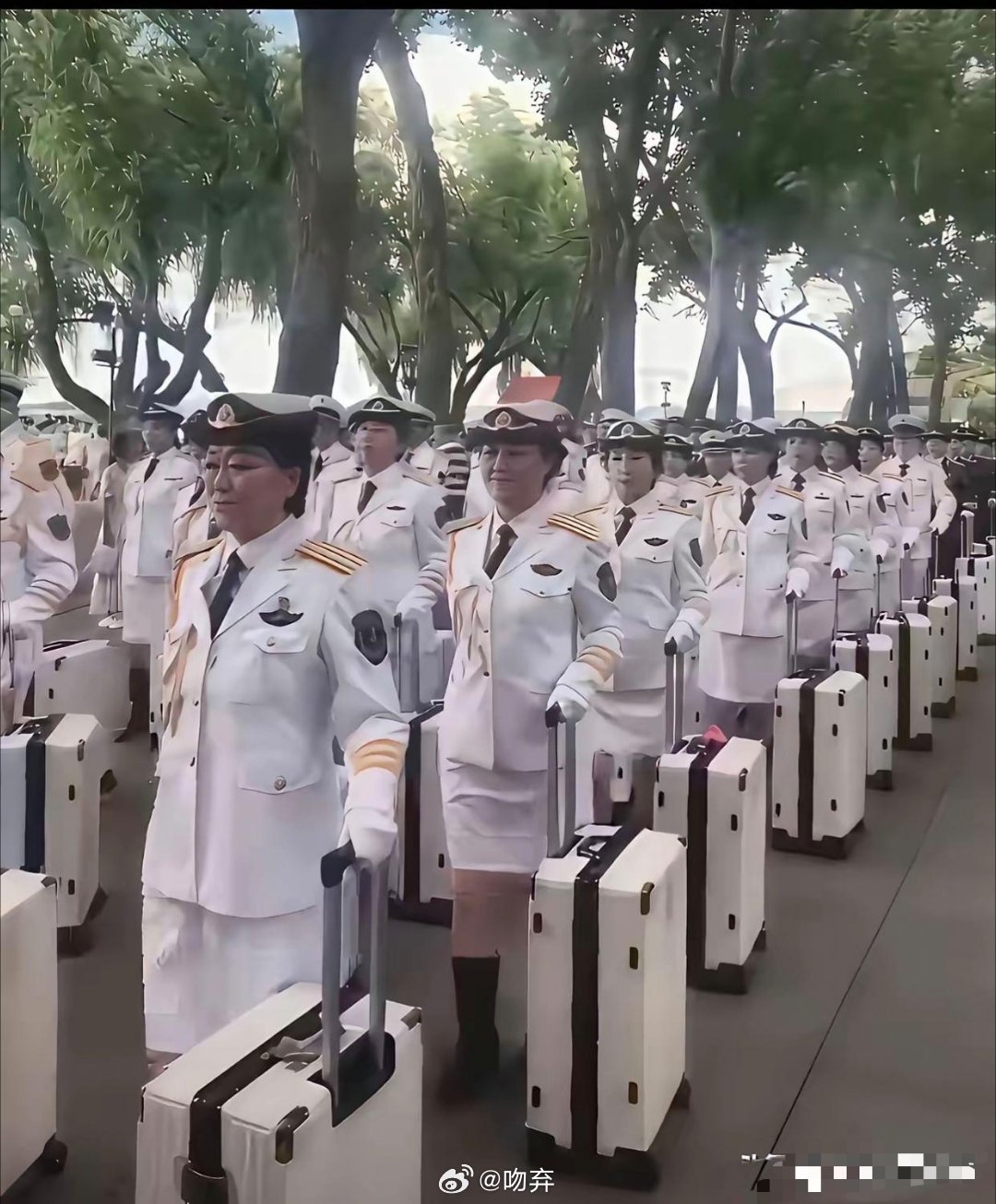 暴走团这一身打扮惊呆了