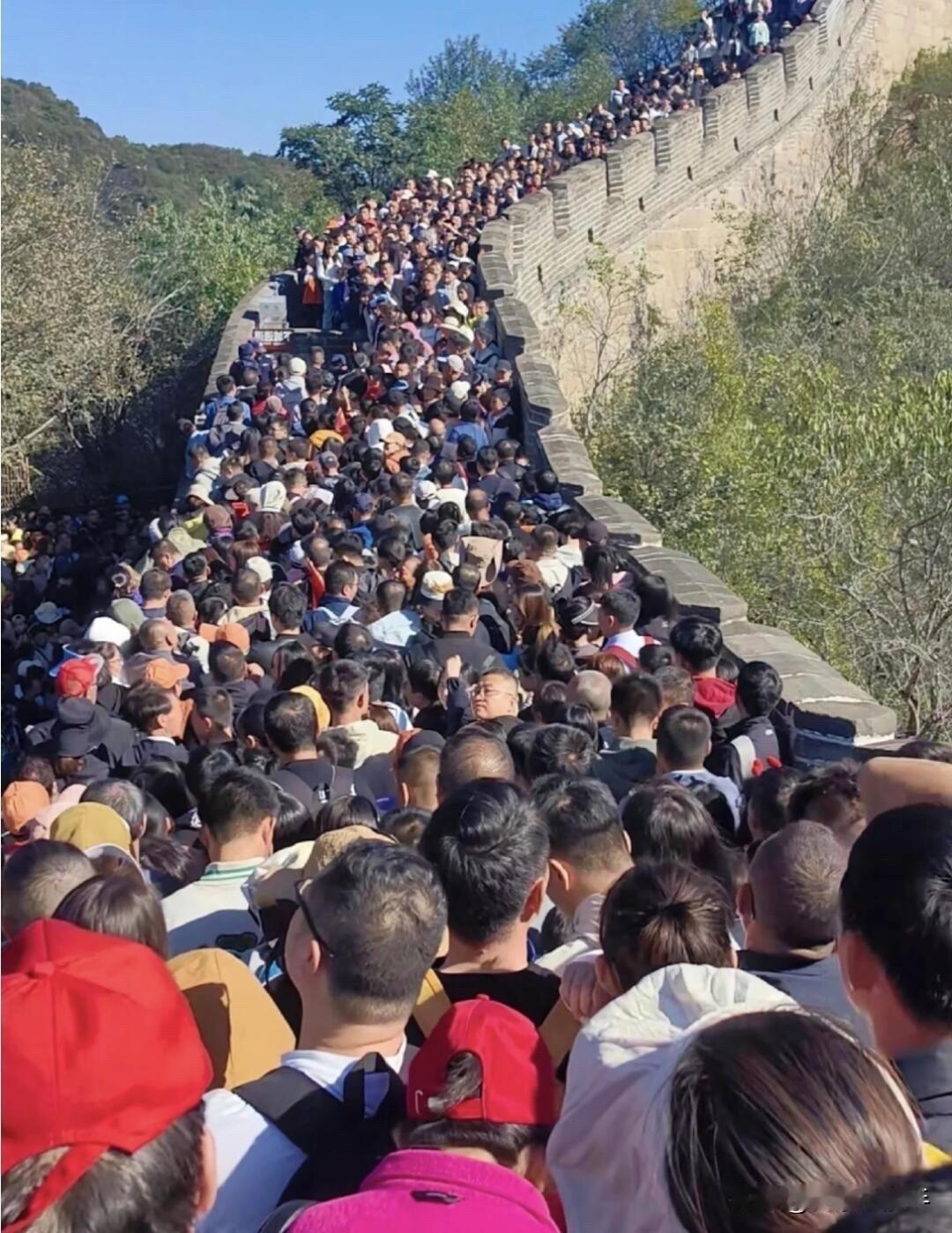 五一小长假，千万不要小看这几天，因为，没有哪个旅游景点是不拥挤的！看看北京故宫