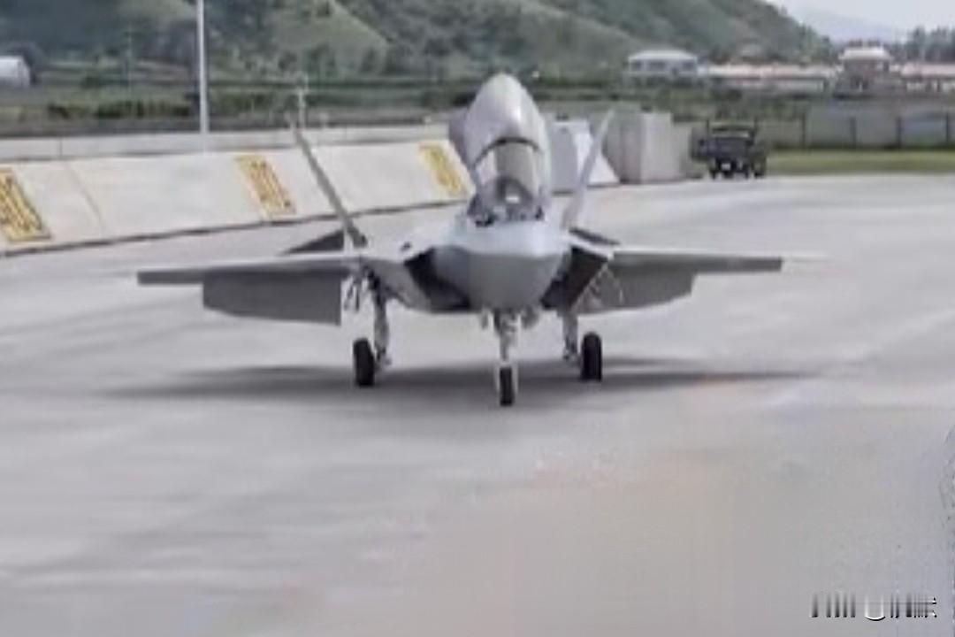 【歼35A最新画面大方公开！】日前央企楷模节目披露了歼35A战机的最新画面，三架