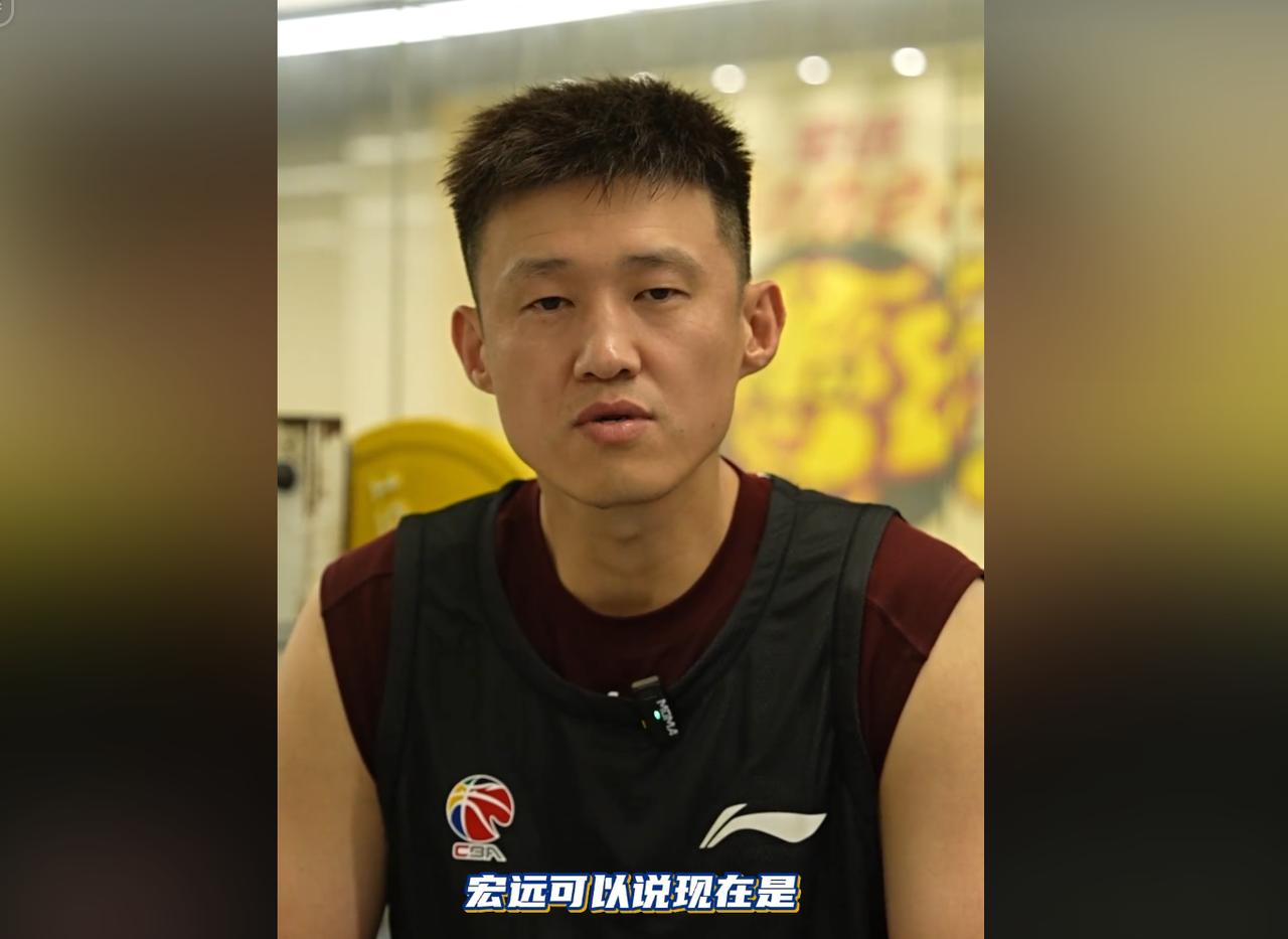 胡明轩措手不及！昨天，广东男篮和深圳男篮打了一场热身赛，因为队长胡明轩参加中