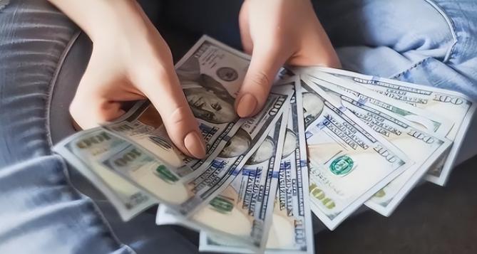 美国财政部最新数据：俄罗斯6月持有美债只剩2700万美元，比上月再减200万，基
