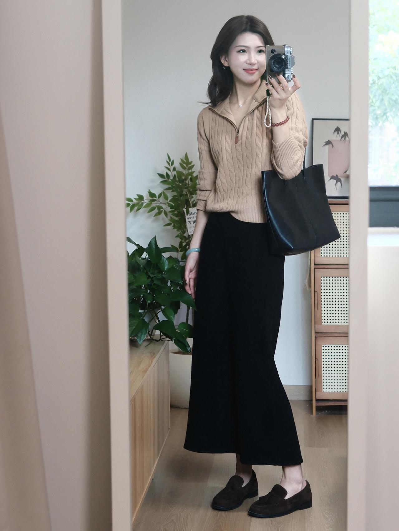 超多实用秋季模板！这一组温柔知性的秋日穿搭太适合通勤女生，以针织衫、半身长裙为主